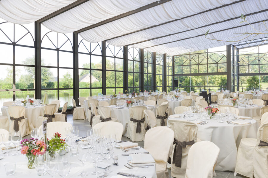 chateau-bayard-orangerie-tables-blanches